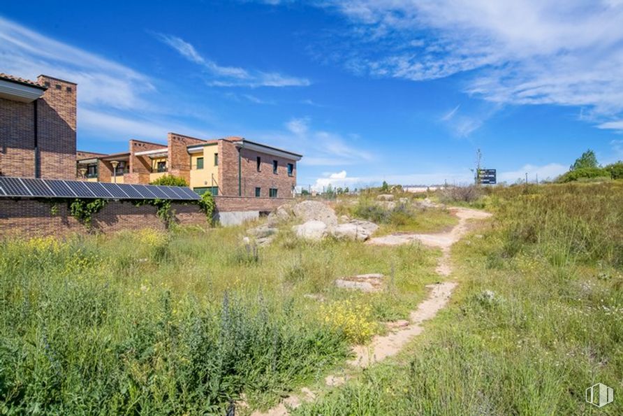 Land for sale at Calle Lisboa, Ávila, 05004 with house, cloud, sky, plant, window, building, natural landscape, land lot, tree and plain around