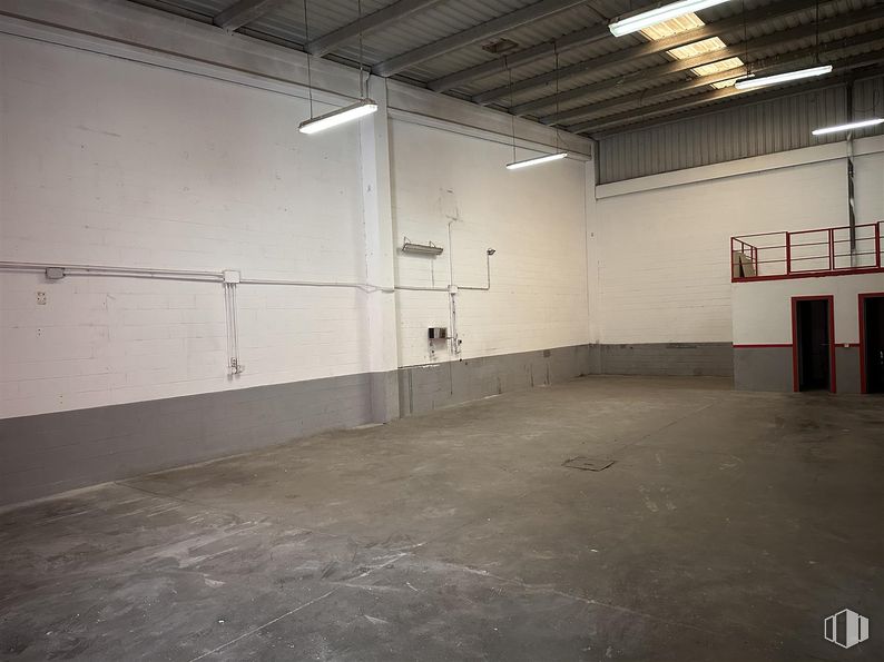 Industrial for rent at Calle Físicas, 35, Alcorcón, Madrid, 28923 with light fixture, lighting, flooring, wall, floor, ceiling, composite material, concrete, grey and hall around