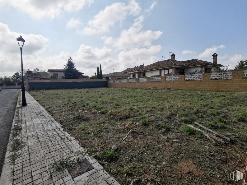 Suelo en venta en Calle Cáceres, Valdetorres de Jarama, Madrid, 28150 con nube, cielo, planta, luz de la calle, lote de terreno, edificio, hierba, superficie de la carretera, árbol y ventana alrededor