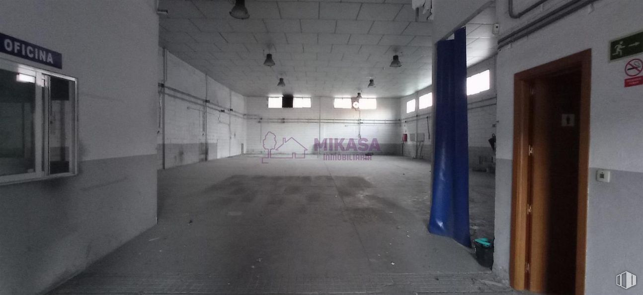 Industrial for sale at Calle Cámara de la Industria, Móstoles, Madrid, 28938 with door, flooring, floor, ceiling, hall, daylighting and light fixture around