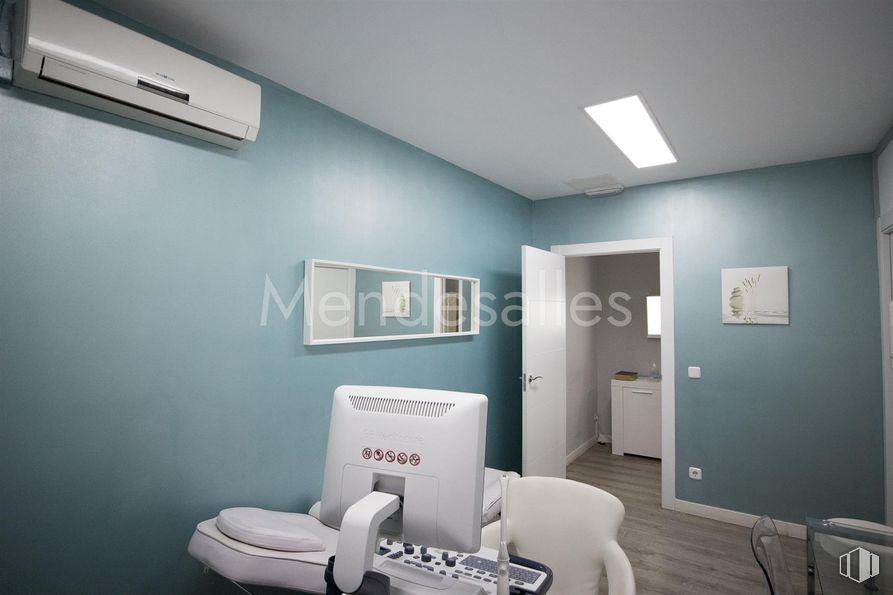 Retail for sale at Avenida Constitución, Móstoles, Madrid, 28931 with light fixture, lighting, home appliance, furniture, interior design, ceiling, flooring, floor, room and clinic around