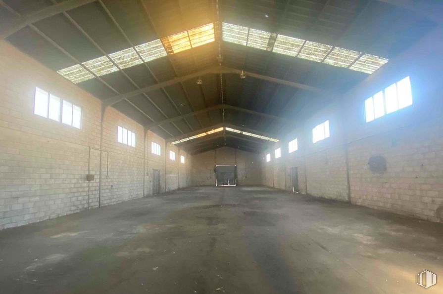 Industrial for sale at Zona industrial, Colmenar Viejo, Madrid, 28770 with window, light fixture, floor, composite material, concrete, building material, garage door, warehouse, daylighting and garage around