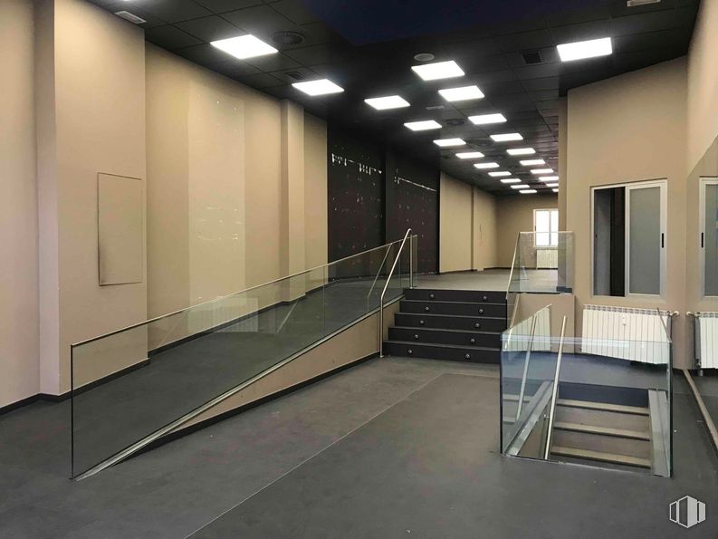 Retail for sale at Calle Doctor Gómez Ulla, Salamanca, Madrid, 28028 with light fixture, lighting, flooring, floor, wall, interior design, ceiling, composite material, glass and metal around