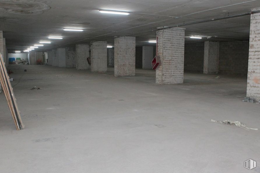 Nave en venta en Edificio Astygi, Calle San Romualdo, 26, San Blas - Canillejas, Madrid, 28037 con espejo, edificio, suelo, piso, material de construcción, material compuesto, gas, aparcamiento, asfalto y sistema de alarma contra incendios alrededor