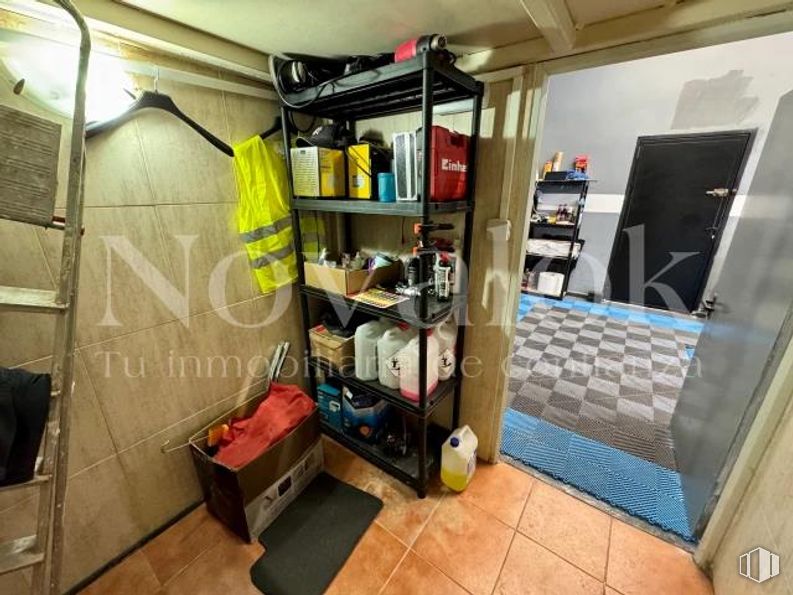 Local en alquiler en Calle Pintor Rosales, Móstoles, Madrid, 28932 con suelos, suelo, estantería, edificio, estante, madera, madera dura, casa, televisión y máquina alrededor