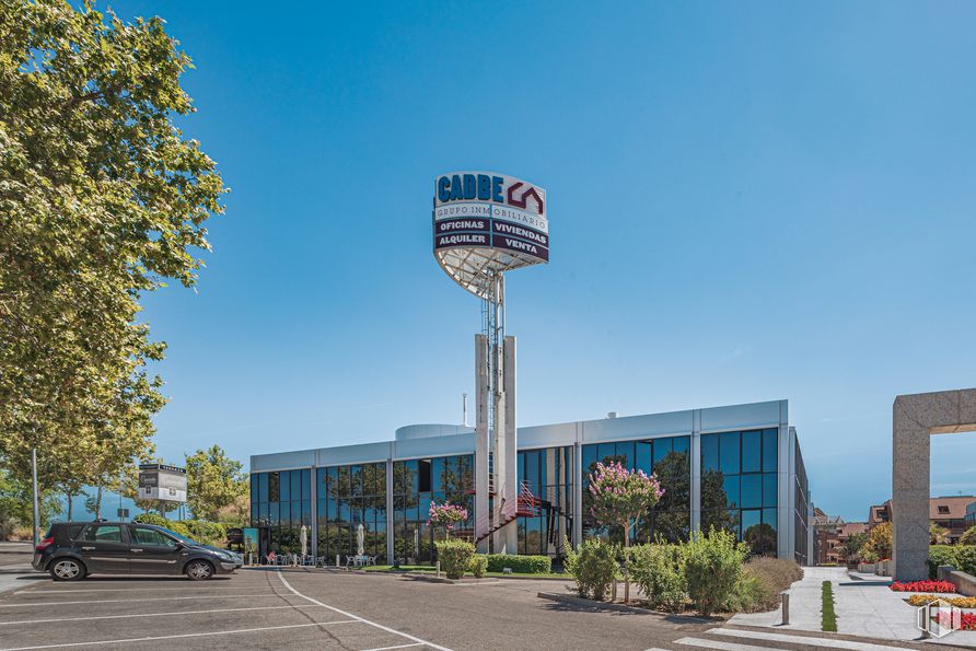 Oficina en alquiler en Edificio B, Calle Enrique Granados, 6, Pozuelo de Alarcón, Madrid, 28223 con coche, edificio, cielo, planta, día, nube, rueda, arquitectura, vehículo y diseño urbano alrededor