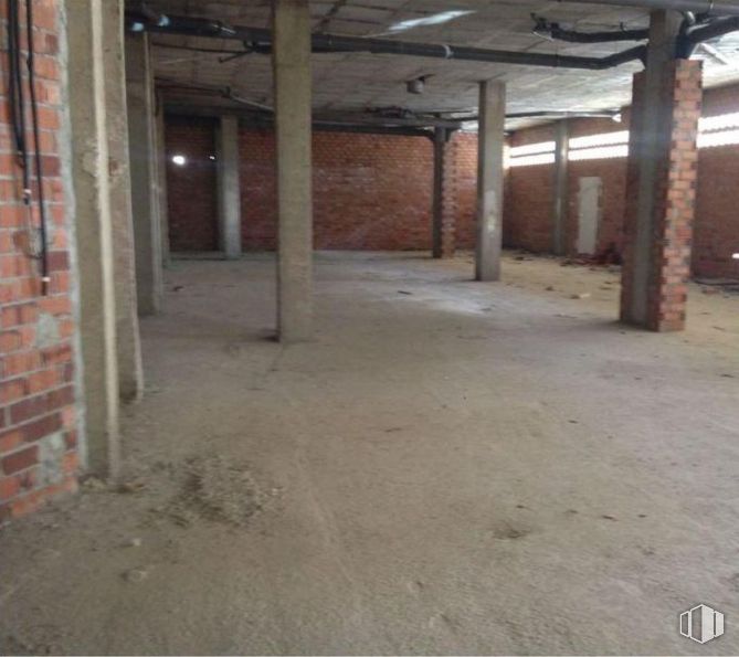 Retail for sale at Calle Cardenal Reig, Ocaña, Toledo, 45300 with wood, floor, flooring, building material, hall, composite material, concrete, brickwork, beam and ceiling around