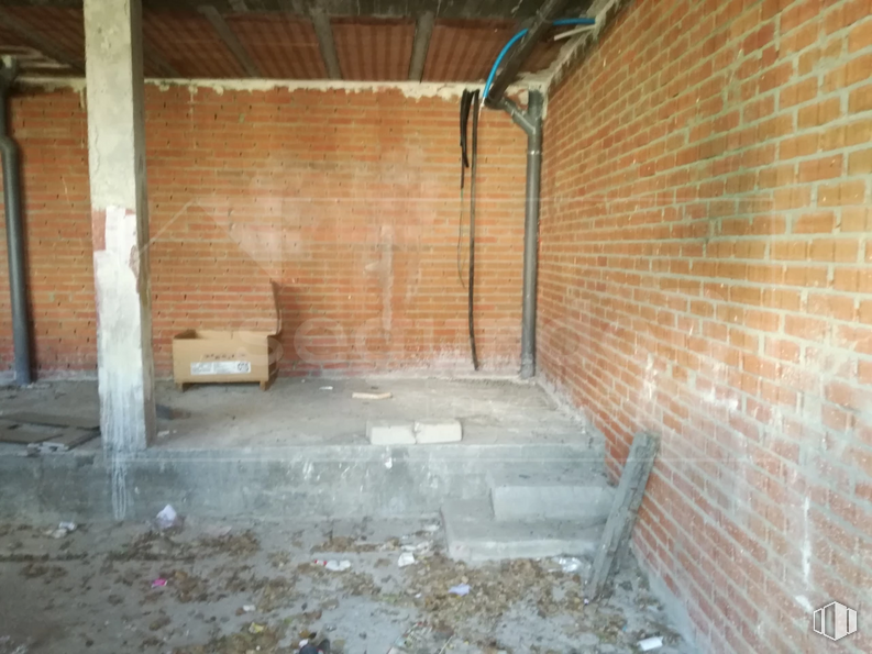 Local en venta en Calle Nueva, 13, Humanes, Guadalajara, 19220 con mueble, albañilería, madera, ladrillo, suelo, material de construcción, pared, suelos, material compuesto y hormigón alrededor