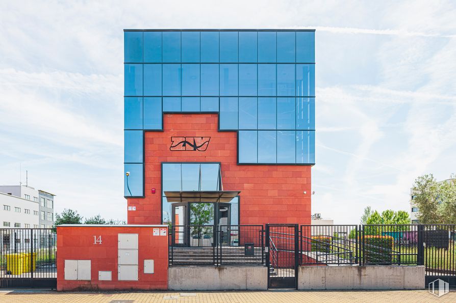 Oficina en alquiler en Calle Diego Marín Aguilera, 14, Leganés, Madrid, 28919 con edificio, cielo, nube, ventana, planta, rectángulo, diseño urbano, árbol, fachada y simetría alrededor