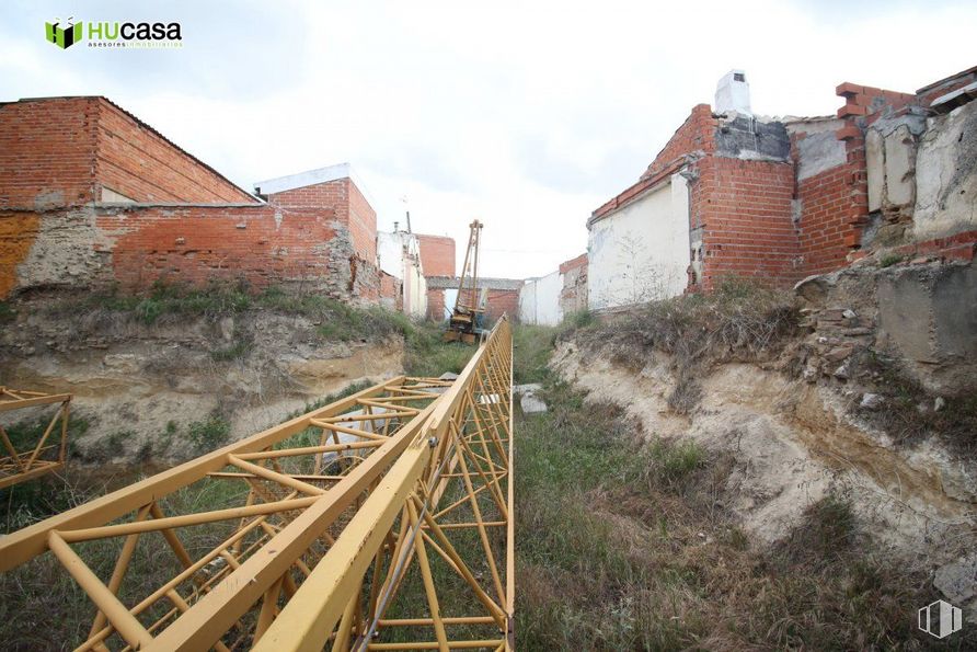 Land for sale at Casco Urbano, Bargas, Toledo, 45593 with house, sky, cloud, plant, building, slope, wood, grass, landscape and road surface around