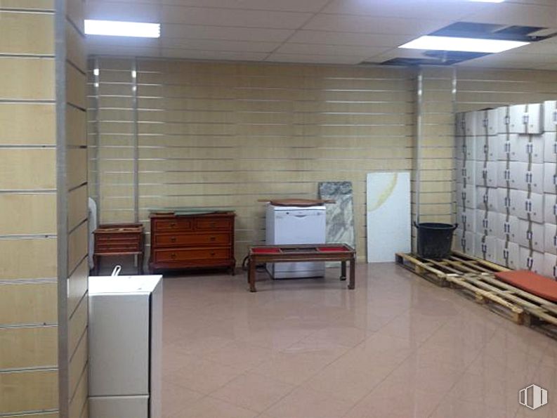 Retail for sale & for rent at Calle Canillas, Chamartín, Madrid, 28002 with chest of drawers, furniture, light fixture, property, interior design, flooring, architecture, floor, wood and wall around