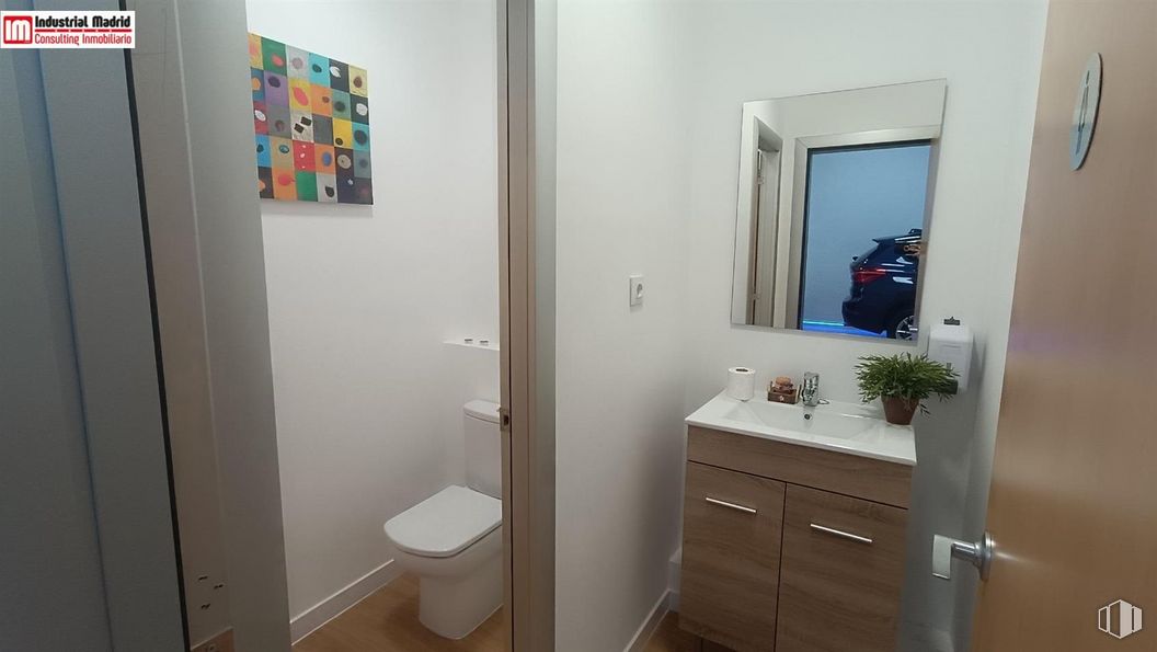 Industrial for sale at Avenida Madrid, Arganda del Rey, Madrid, 28500 with toilet, bathroom cabinet, cabinetry, mirror, property, building, tap, purple, bathroom sink and bathroom around