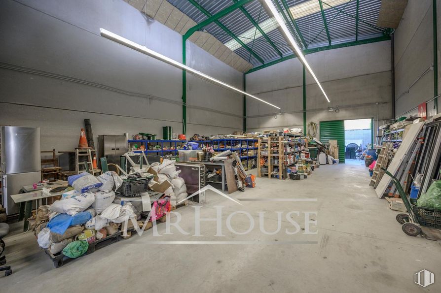 Industrial for sale at Calle Costa del Sol, Yuncos, Toledo, 45210 with shelving, shelf, warehouse, building material, inventory, plastic, retail, factory, collection and aluminium around