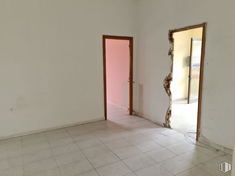 Retail for sale at Calle Nuestra Señora de los Remedios, Turégano, Segovia, 40370 with mirror, building, fixture, wood, floor, flooring, hall, house, composite material and ceiling around