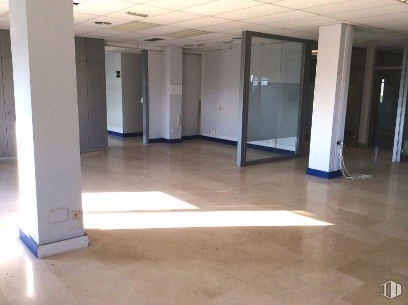 Oficina en venta en Zona Pinar del Rey, Hortaleza, Madrid, 28043 con propiedad, accesorio, madera, piso, material compuesto, madera dura, material de construcción, mediante, exterior automotriz y vidrio alrededor