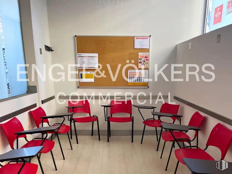 Retail for sale & for rent at Paseo de la Castellana, Chamartín, Madrid, 28046 with chair, furniture, table, interior design, flooring, floor, wood, event, city and hardwood around