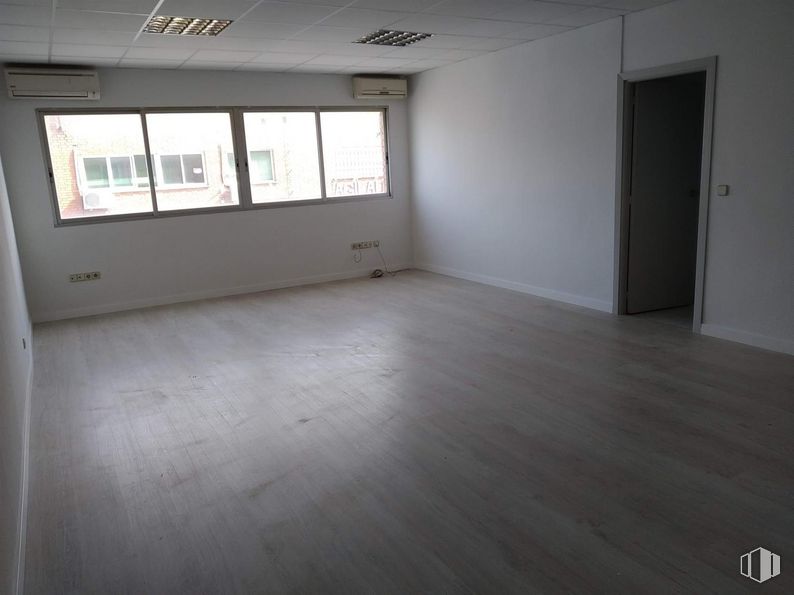 Nave en venta en Callejón Silicio, 9, Torrejón de Ardoz, Madrid, 28850 con ventana, edificio, accesorio, hall, madera, casa, suelos, suelo, sombra y madera dura alrededor