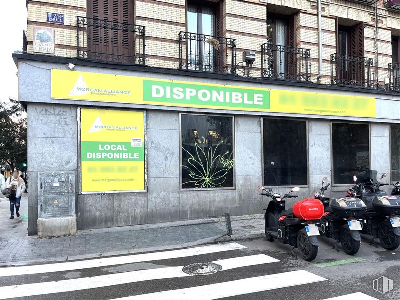 Local en alquiler en Calle Toledo, 58, Centro, Madrid, 28005 con ventana, neumático, rueda, motocicleta, publicidad, firmar, logotipo y banner alrededor