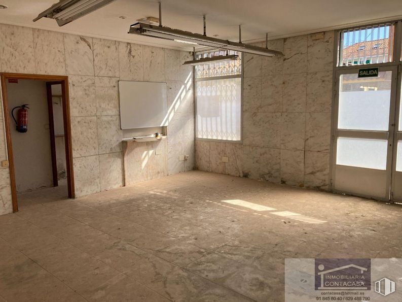 Local en alquiler en Calle Carrilejos, Colmenar Viejo, Madrid, 28770 con accesorio, ventana, edificio, piso, pavimentos, madera, tintes y sombras, techo, material compuesto y hormigón alrededor