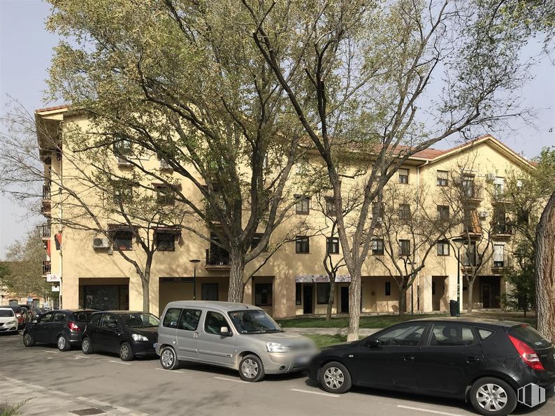 Local en alquiler en Calle La Colonial, 1, Pinto, Madrid, 28320 con coche, rueda, edificio, luz de estacionamiento, neumático, vehículo terrestre, vehículo, planta, cielo y árbol alrededor