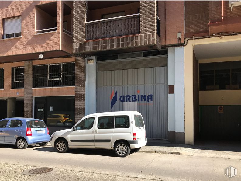 Retail for sale & for rent at Calle Cardenal Gil Albornoz, 18, Talavera de la Reina, Toledo, 45600 with car, van, window, automotive parking light, wheel, land vehicle, tire, vehicle, property and building around