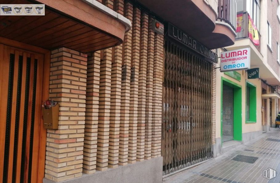 Retail for sale at Zona José Zorrilla, Segovia, 40005 with building, property, wood, window, brick, brickwork, door, road surface, house and fixture around