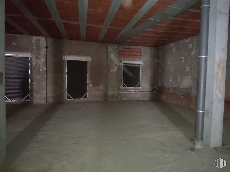 Retail for sale at Calle Herreros, Cuéllar, Segovia, 40200 with door, window, mirror, floor, wall, flooring, composite material, ceiling, concrete and wood around