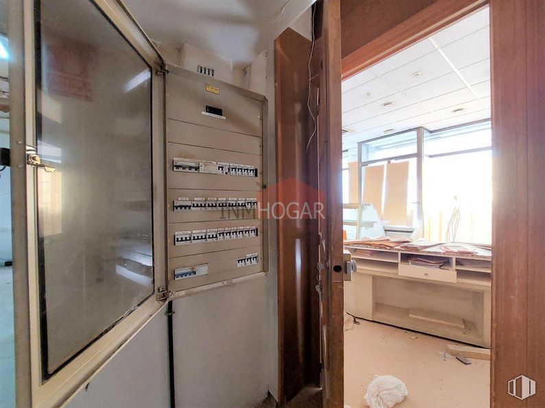 Retail for sale at Zona Centro, Ávila, 05001 with cabinetry, window, building, fixture, house, wood, door, floor, automotive exterior and real estate around