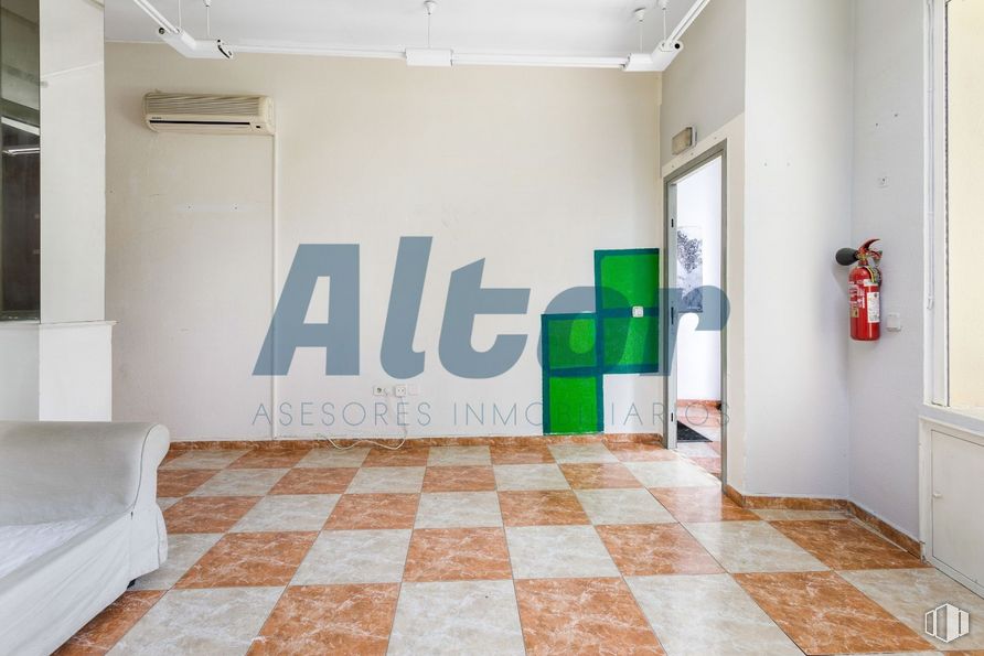 Local en venta en Paseo Pontones, Arganzuela, Madrid, 28005 con mueble, propiedad, accesorio, arquitectura, interiorismo, suelos, suelo, línea, inmobiliario y suelo de baldosas alrededor