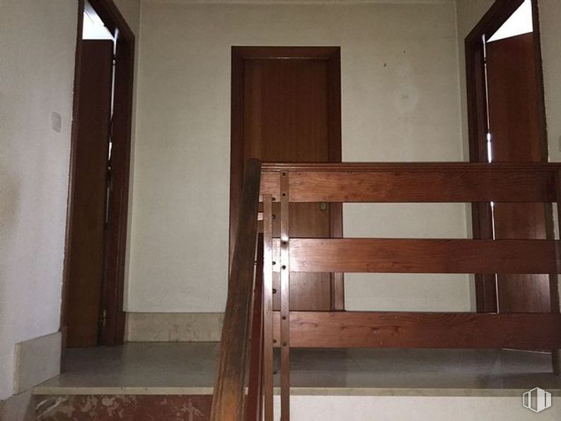 Industrial for sale at Calle Méjico, Guadalajara, 19004 with bed, property, fixture, wood, building, door, house, flooring, floor and wood stain around