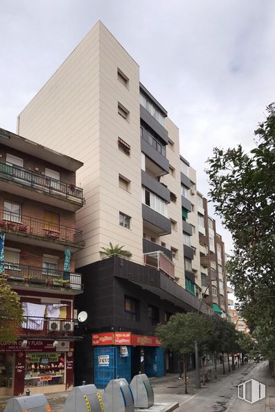 Local en alquiler y venta en Calle Fuenlabrada, 6, Alcorcón, Madrid, 28921 con edificio, cielo, ventana, árbol, casa, diseño urbano, condominio, bloque de torre, barrio y área residencial alrededor