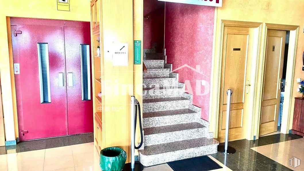 Retail for rent at Avenida Comunidades de Europa, Parla, Madrid, 28980 with door, fixture, green, purple, stairs, interior design, pink, building, wall and wood around