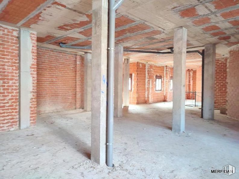 Local en venta en Plaza España, Fuenlabrada, Madrid, 28944 con madera, diseño de interiores, pasillo, pavimento, ladrillo, piso, albañilería, viga, material de construcción y propiedad material alrededor