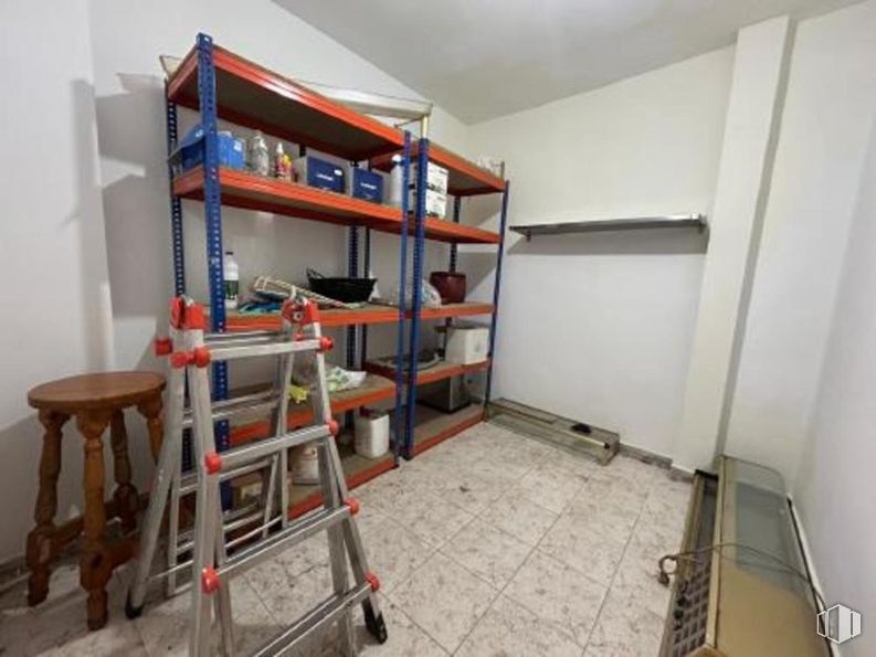 Retail for rent at Plaza Mayor, Redueña, Madrid, 28721 with stool, ladder, building, shelving, shelf, floor, wood, flooring, room and paint around