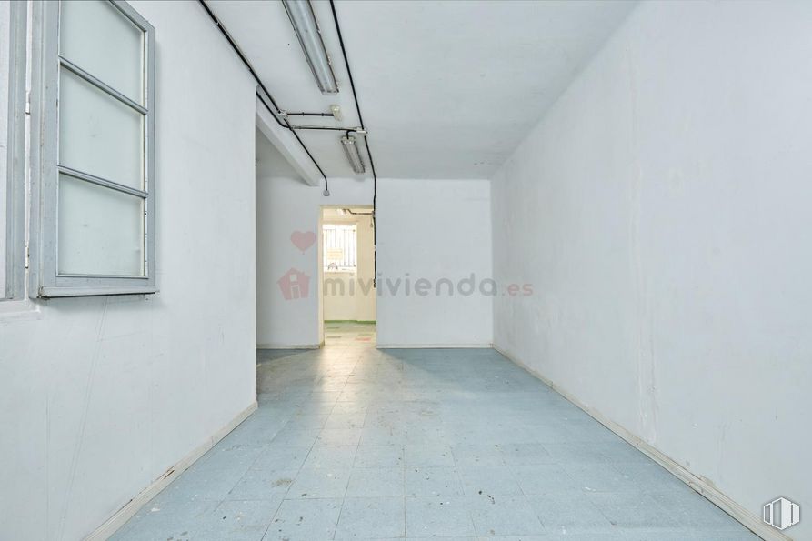 Local en venta en Calle Don Ramón de la Cruz, Salamanca, Madrid, 28001 con ventana, accesorio, edificio, piso, pavimentos, simetría, pasillo, techo, hormigón y espacio alrededor