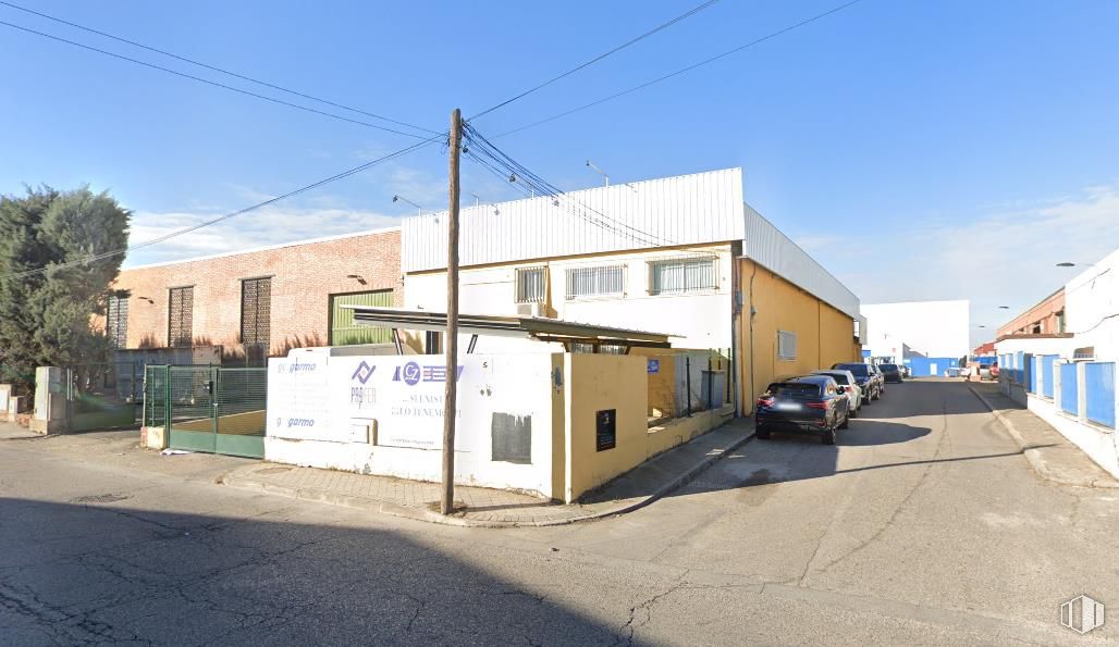 Nave en venta en Calle Brezo, Arganda del Rey, Madrid, 28500 con edificio, coche, casa, cielo, asfalto, árbol, vehículo, vehículo de motor, nube y planta alrededor