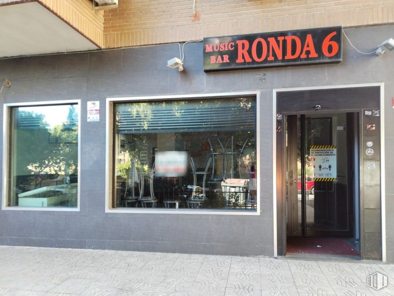 Local en alquiler en Travesía Ronda, 6, San Blas - Canillejas, Madrid, 28022 con puerta, ventana, restaurante, publicidad, firmar, señalización electrónica y planta de interior alrededor