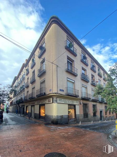 Local en alquiler en Calle Madera, 33, Centro, Madrid, 28004 con edificio, nube, cielo, ventana, diseño urbano, condominio, edificio comercial, fachada, árbol y área metropolitana alrededor