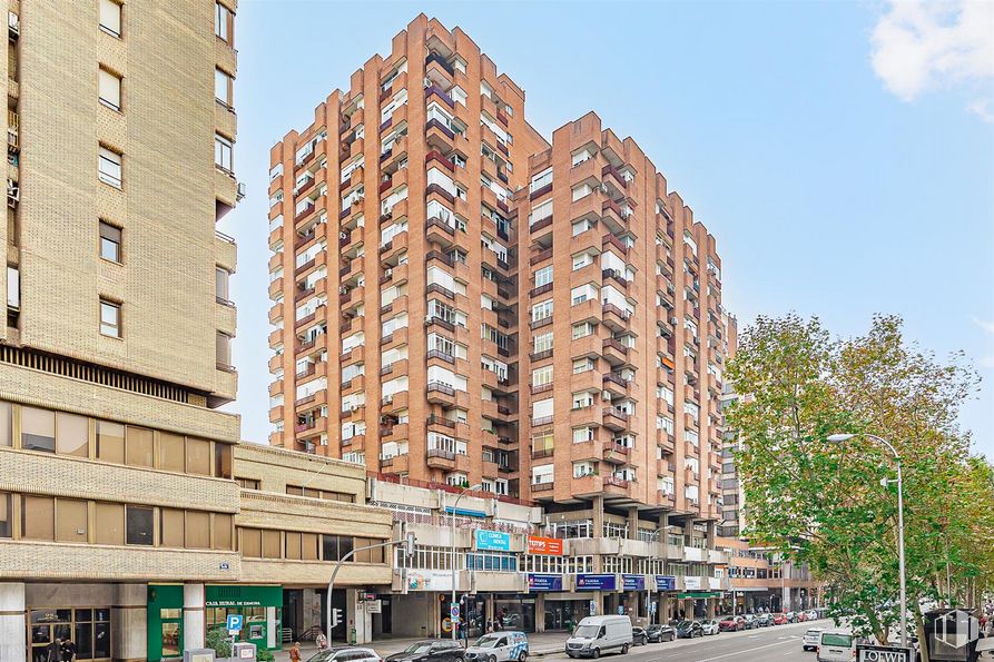 Oficina en venta en Calle Orense, 20, Tetuán, Madrid, 28020 con edificio, cielo, durante el día, propiedad, ventana, coche, rueda, infraestructura, neumático y rascacielos alrededor