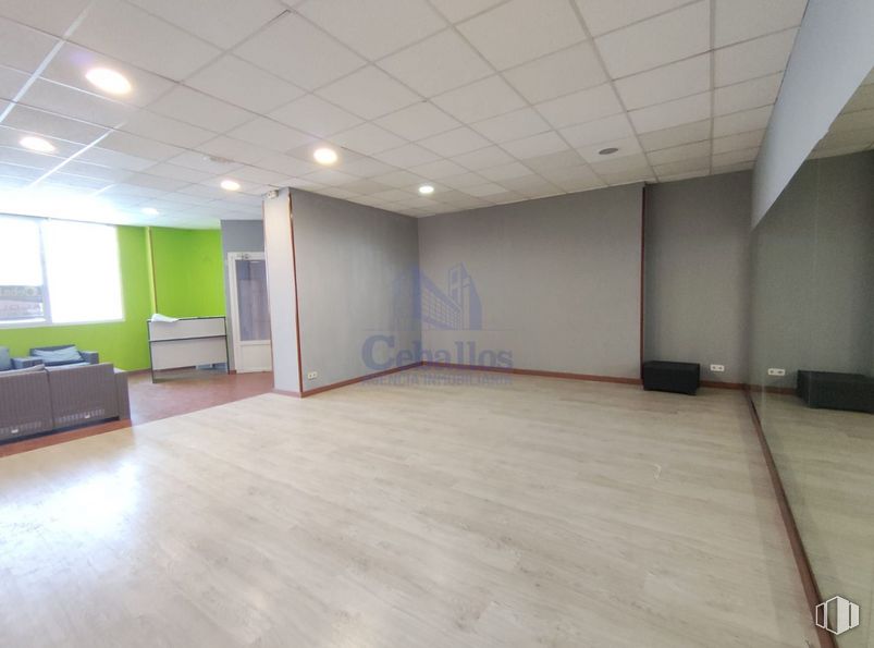 Retail for rent at Avenida Barcelona, Guadalajara, 19005 with couch, furniture, building, hall, flooring, floor, wood, house, shade and window around