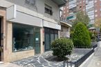 Retail for sale at Avenida Doctor Federíco Rubio y Gali, Moncloa - Aravaca, Madrid, 28040 with window, plant, building, property, road surface, architecture, neighbourhood, tree, urban design and residential area around