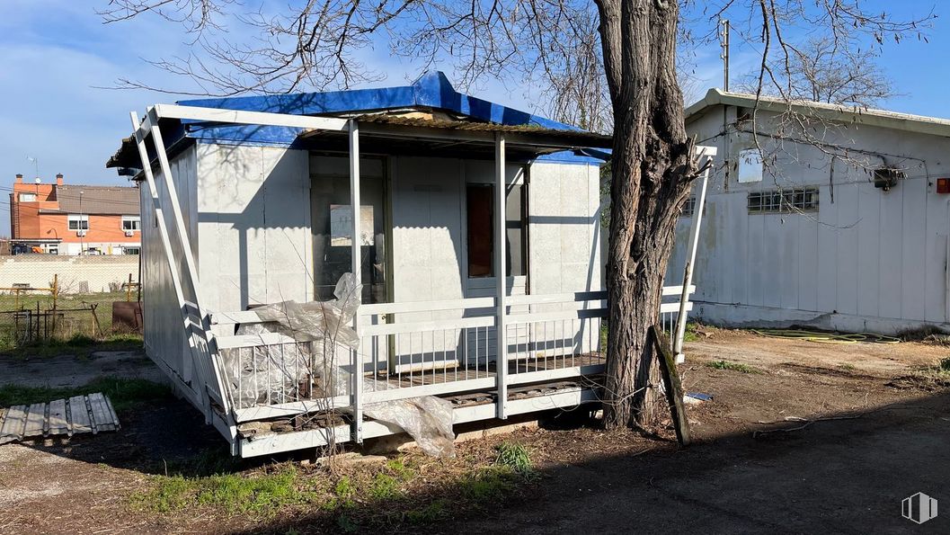 Industrial for rent at Calle Diciembre, San Blas - Canillejas, Madrid, 28022 with house, building, wheel, sky, window, tree, wood, siding, cottage and grass around