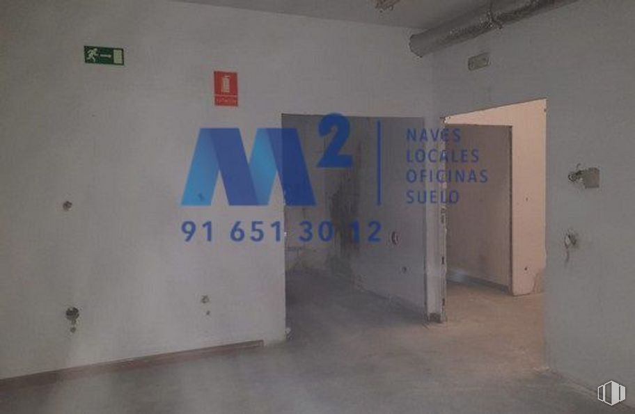 Industrial for sale at Zona Vallecas, Villa de Vallecas, Madrid, 28031 with floor, paint, flooring, font, gas, art, fixture, composite material, space and concrete around