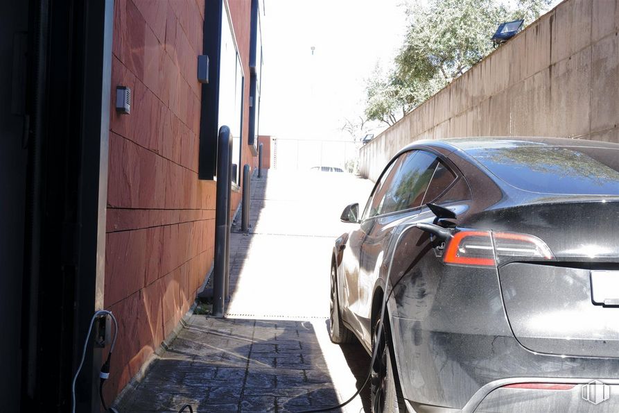 Oficina en alquiler en Calle Diego Marín Aguilera, 14, Leganés, Madrid, 28919 con rueda, coche, neumático, vehículo, matrícula del vehículo, iluminación del automóvil, capó, neumático de automoción, diseño automovilístico y llanta de aleación alrededor