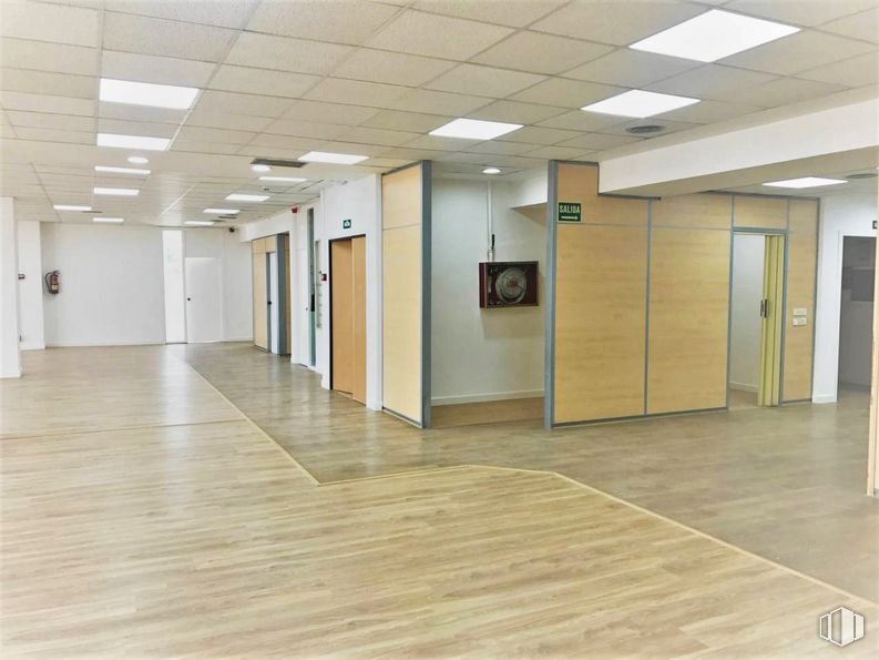 Oficina en alquiler en Calle Albasanz, 75, San Blas - Canillejas, Madrid, 28037 con propiedad, accesorio, madera, diseño de interiores, entrada, piso, suelo, edificio, techo y madera dura alrededor