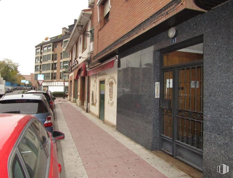 Local en venta en Casco urbano, Torrejón de Ardoz, Madrid, 28850 con coche, puerta, edificio, vehículo, ventana, iluminación del automóvil, planta, vehículo de motor, diseño automovilístico y superficie de la carretera alrededor