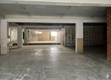 Retail for rent at Zona Prosperidad, Chamartín, Madrid, 28002 with flooring, floor, ceiling, composite material, concrete, tile, tile flooring, building material, silver and hall around