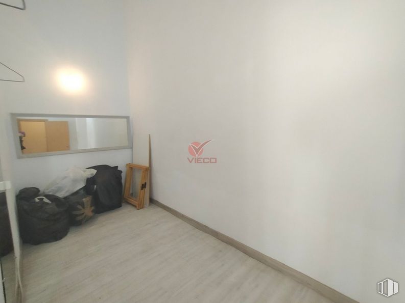 Retail for sale at Avenida Castilla La Mancha, Cuenca, 16003 with luggage & bags, building, luggage and bags, wood, flooring, hardwood, bag, art, backpack and paint around