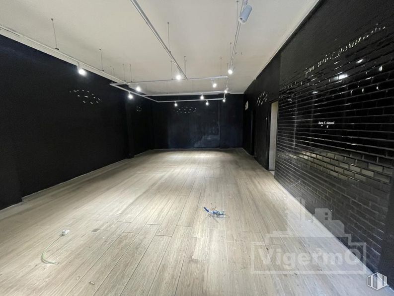 Local en alquiler en Zona Casa Grande, Torrejón de Ardoz, Madrid, 28850 con madera, suelos, techo, hall, material compuesto, simetría, espacio, madera dura, metal y accesorio alrededor