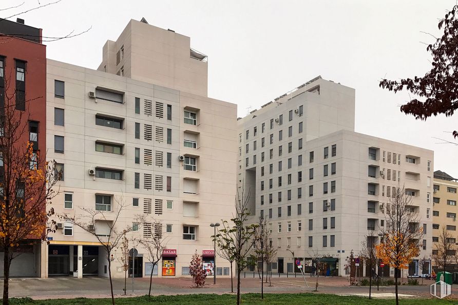 Local en alquiler en Calle Perseo, 21, Móstoles, Madrid, 28938 con edificio, planta, propiedad, ventana, cielo, árbol, accesorio, bloque de torre, diseño urbano y condominio alrededor